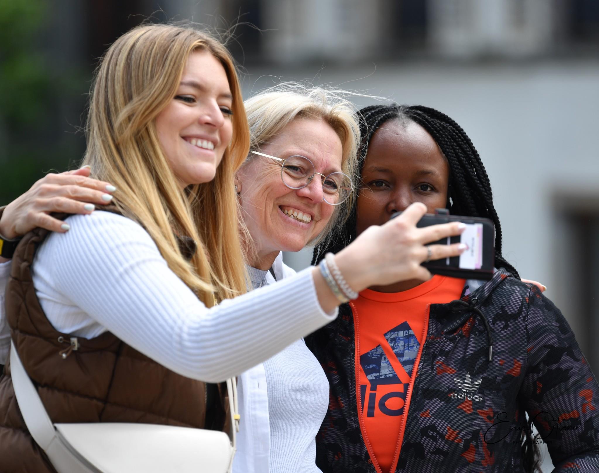 happy-tourists-with-female-tour-guide-from-esa-safaris