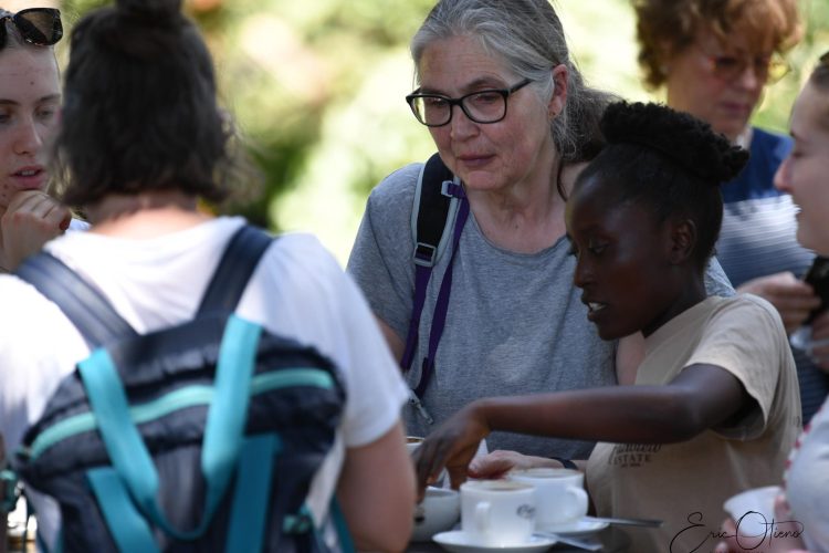 tourists-interacting-with-locals