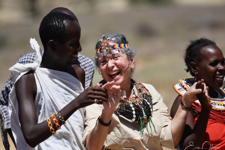 happy-tourist-with-local-tour-guides